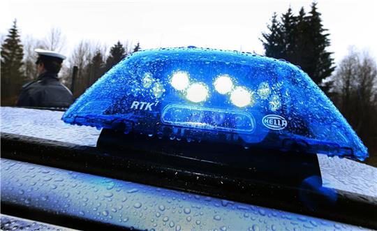 Die Polizei hat beim Einsatz im niederbayerischen Moosthenning einen 40-jährigen Mann angeschossen und überwältigt (Symbolbild).