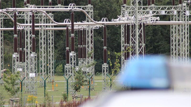 Die Polizei hat das Gelände eines Umspannwerks in Ganderkesee im niedersächsischen Landkreis Oldenburg untersucht.
