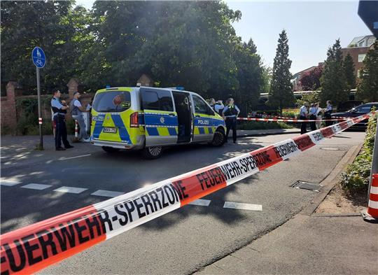 Die Polizei hat den Bereich des Schusswechsels abgesperrt.