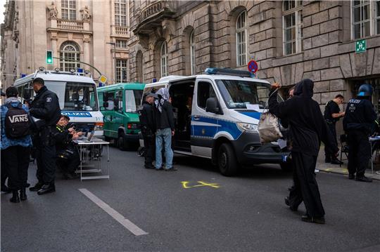Die Polizei hat die Besetzung eines Gebäudes der Berliner Humboldt-Universität für beendet erklärt.