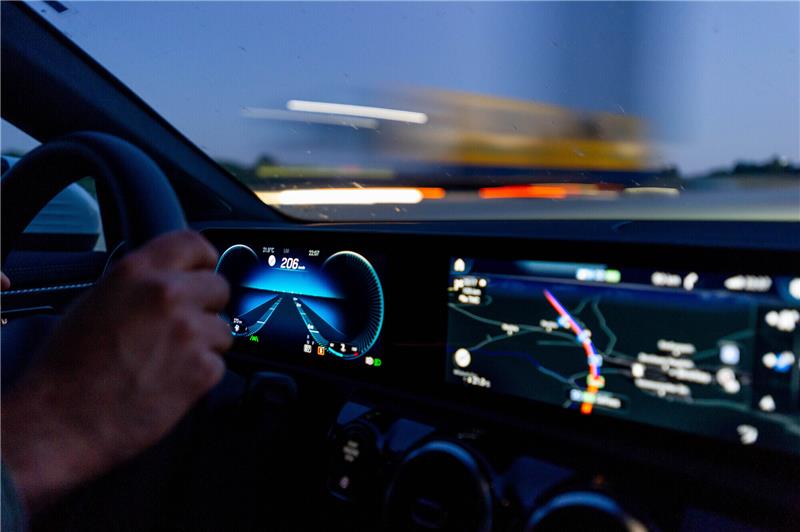 Die Polizei hat einen betrunkenen Raser auf der Autobahn 2 bei Hannover gestoppt. Foto: Randy Tarampi