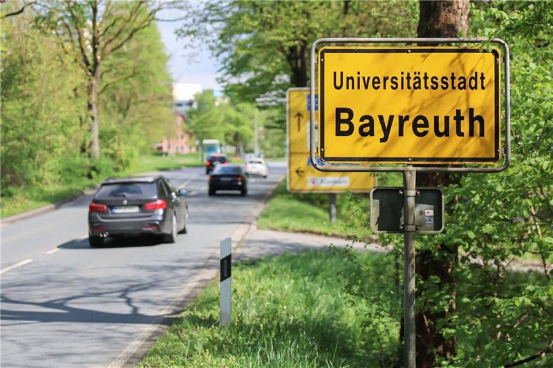 Spionagefall: Bundesregierung weist russische Drohung zurück Die Polizei hat im bayerischen Bayreuth zwei Männer festgenommen, die für Russland spioniert und mögliche Anschlagsziele in Deutschland ausgekundschaftet haben sollen.