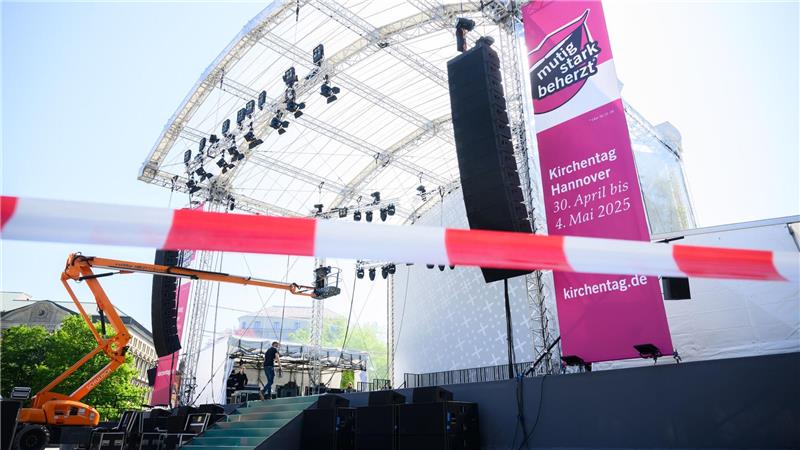 Die Polizei hatte sich mit zusätzlicher Videoüberwachung, Drohnenverboten und Pollern auf das Großevent eingestellt. (Archivbild)