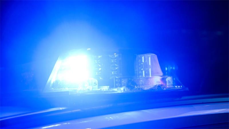 Die Polizei in Ganderkesee sucht nach einem Autobrand in der Nacht nach Zeugen. (Symbolbild)