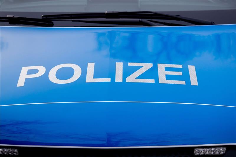 Polizei stoppt Lkw-Fahrer mit Nagelkette Die Polizei in NRW konnte einen flüchtenden LKW-Fahrer erst mit einer Nagelkette stoppen (Symbolbild).
