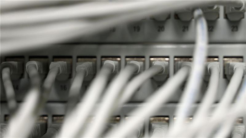 Die Polizei in Osnabrück ermittelt gegen fünf junge Männer, die durch Telefonmanipulationen die Arbeit von Polizeistationen gestört haben sollen. (Symbolfoto) 