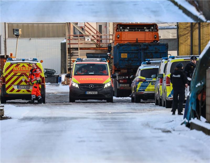 Schüsse in Hagen - Ein Toter, zwei Verletzte Die Polizei ist mit einem größeren Aufgebot vor Ort.
