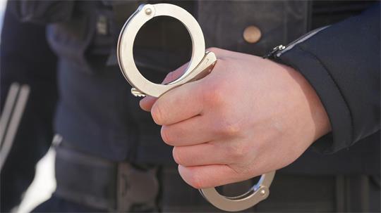Die Polizei konnte den Verdächtigen festnehmen. (Symbolbild)