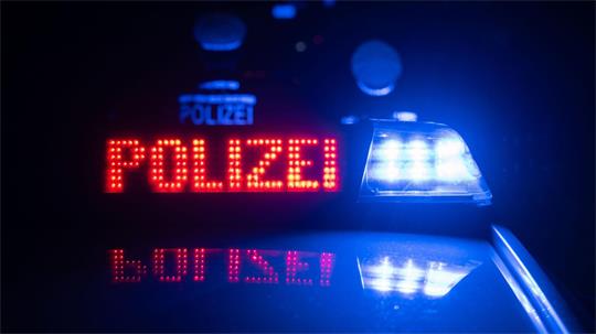 Die Polizei konnte die Fahrerin schließlich in Guxhagen stoppen. (Symbolbild)