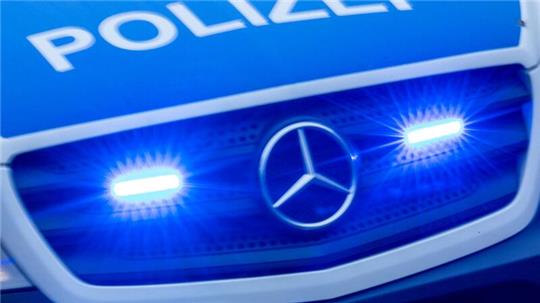 Die Polizei rückte mit einem größeren Aufgebot am späten Samstagabend bei einer Hochzeitsfeier in Wolfshagen an.