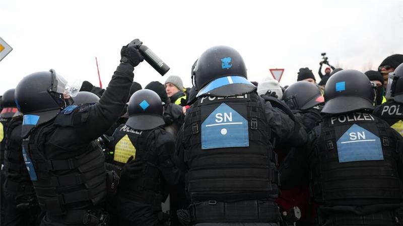 Die Polizei setzte Pfefferspray gegen Demonstranten ein (Archivbild).