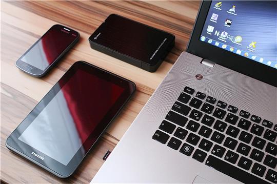 Die Polizei stellt bei dem 68-jährigen Bad Harzburger mehrere Computer und USB-Sticks sicher.  Symbolbild: Pixabay