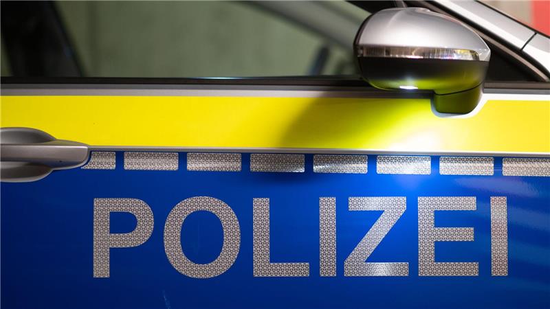 Die Polizei sucht einen Mann, der mit einer Schreckschusswaffe geschossen haben soll. (Symbolbild)