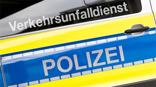 Die Polizei sucht nach dem Unfall nach Zeugen. (Symbolbild)