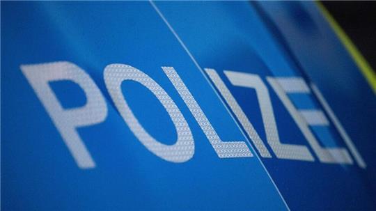 Die Polizei sucht nach zwei Entflohenen. (Symbolbild)