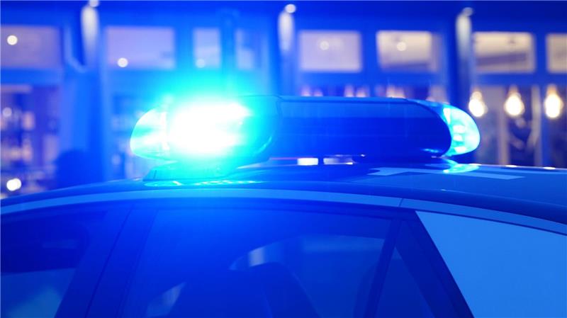 Die Polizei sucht nach zwei Motorradfahrern. (Symbolbild)
