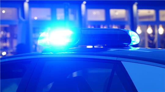 Die Polizei sucht nach zwei Motorradfahrern. (Symbolbild)