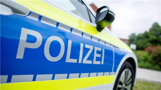 Die Polizei sucht nun nach Zeugen des Raubüberfalls. (Symbolbild)