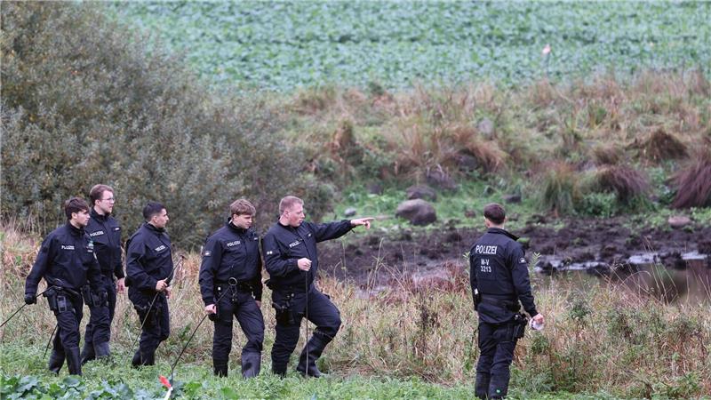 Totes Kind nahe Güstrow - Obduktionsergebnis erwartet Die Polizei sucht weiter nach Hinweisen, die zur Aufklärung des Todes eines Kindes führen.