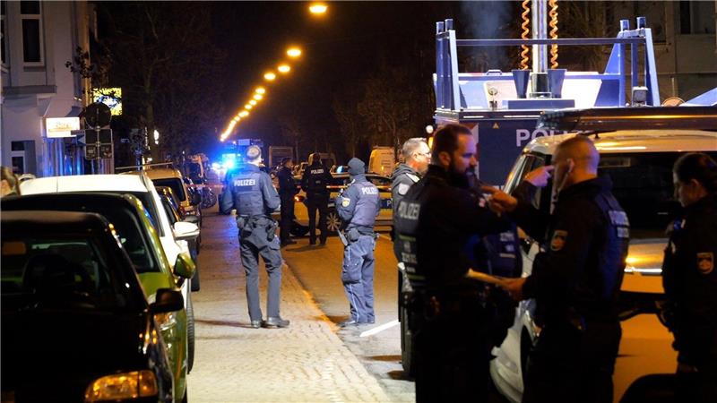 Die Polizei suchte am Abend noch nach dem Täter oder den Tätern. 