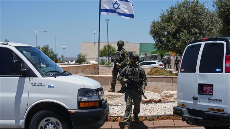 Toter und Verletzte bei Anschlag in Israel Die Polizei teilte mit, dem Verdacht nach handele es sich um einen Terroranschlag.