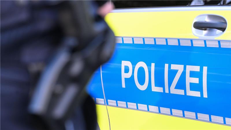 Polizei stellt Waffen und Drogen bei Razzia sicher Die Polizei war am Morgen in drei Bundesländern im Einsatz. (Symbolbild)