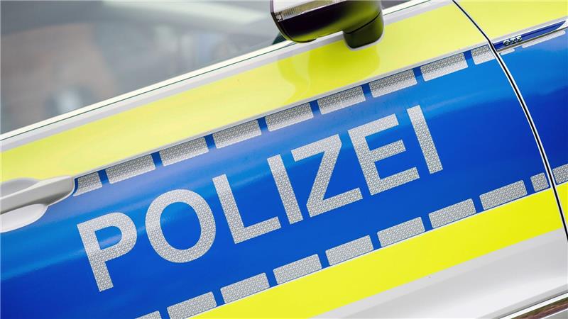 Die Polizei war am Samstagnachmittag zu dem Unfall auf der L320 gerufen worden. (Symbolbild)