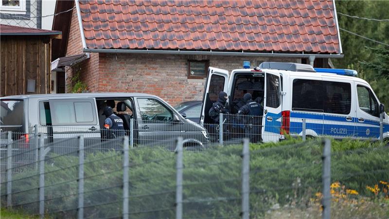 Polizei stellt Motorräder und Bargeld im Rockermilieu sicher Die Polizei war an mehreren Orten im Einsatz.