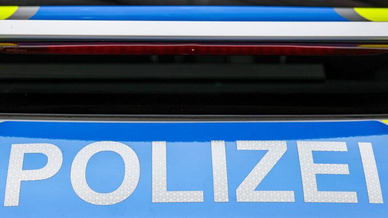 Entwarnung nach Amokalarm an Schule in Hameln Die Polizei war mit einem Großaufgebot an der Schule im Einsatz. (Symbolbild)