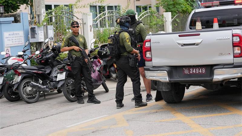 Tödliche Schüsse an Schule erschüttern Thailand Die Polizei war mit einem Großaufgebot im Einsatz.