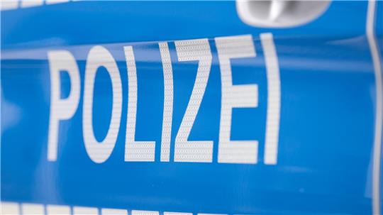Die Polizei will nun herausfinden, ob der Knochen zu einem Vermissten gehört. (Symbolbild)