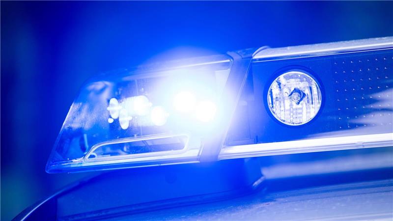 Die Polizei wird am Sonntagabend zu einem Unfall auf die K46 gerufen.