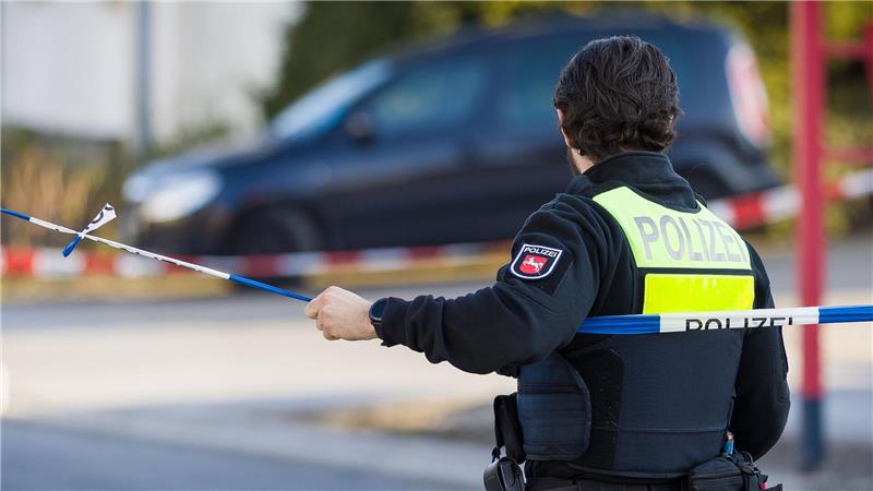 Partner tötet Frau und bringt Tochter in Lebensgefahr Die Polizei wurde in der Nacht per Notruf zum Tatort gerufen.