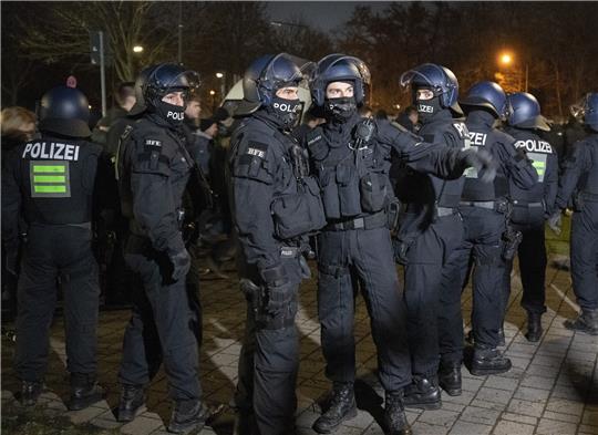 Die Polizeistationen haben am Mittwoch Durchsuchungsmaßnahmen in sieben Bundesländern durchgeführt und diese gegen Mittag beendet. Foto: picture alliance/dpa | Boris Roessler