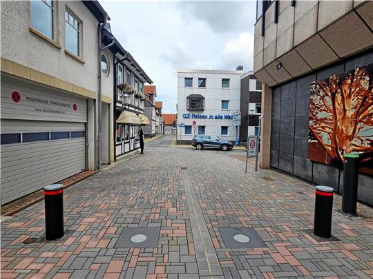 Die Polleranlage auf der Wohldenbergerstraße ist zwar schon seit Dezember installiert, war aber noch nie in Betrieb. Foto: Sowa
