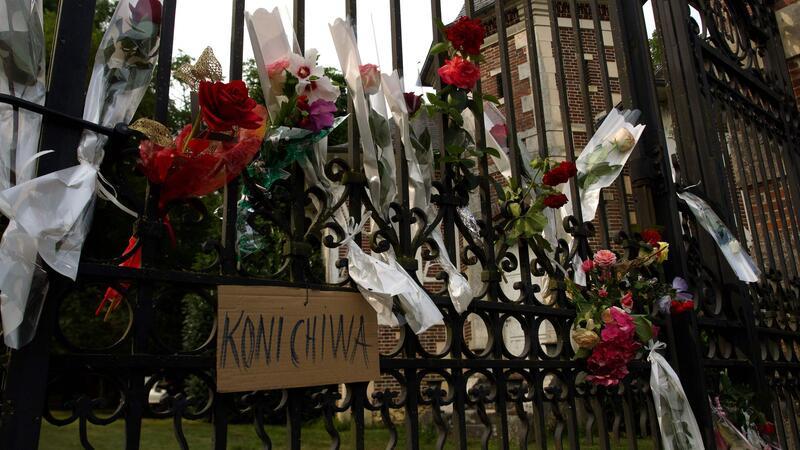 Die Präfektur hat aus Sicherheitsgründen eine vorübergehende Flugverbotszone über dem riesigen Anwesen verordnet.