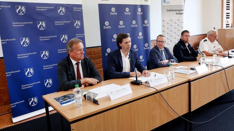 Die Pressekonferenz in Düsseldorf zum Rekord-Kokainfund im Milliardenwert.