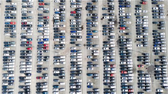 Die Produktion in der deutschen Wirtschaft ist gewachsen - auch in der Autobranche (Archivbild)
