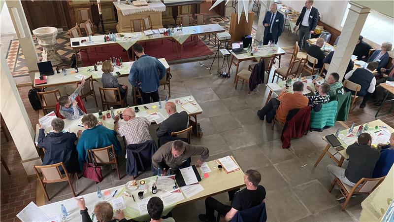 Propstei Bad Harzburg: Gibt es bald nur noch Großgemeinden? Die Propsteisynode trifft sich zum Workshop mit dem Landeskirchenamt in der barocken Saalkirche in Timmenrode bei Blankenburg.