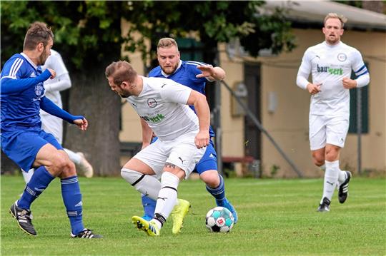 Die Punktejagd beginnt: Auf Tizian Holste (2. v. li.) und die SG Bredelem/Astfeld kommt gleich das schwierige Heimspiel gegen die 2. Mannschaft des SC Gitter zu. Foto: Drechsler