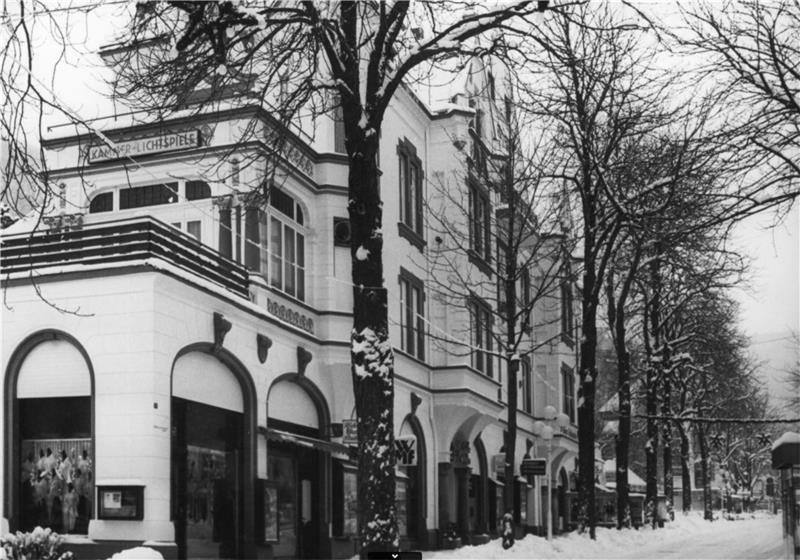 Als in der Stadt Bad Harzburg noch großes Kino herrschte Die Radauburg mit Leuchtwerbung für die „Kammer-Lichtspiele“ im Jahr 1981. Das Gebäude wurde in den Jahren 1898 bis 1900 errichtet. Foto: Ahrens-Bildarchiv
