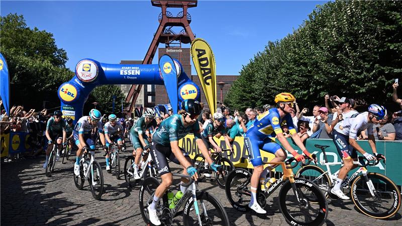 Die Radprofis starten in der Zeche Zollverein in Essen auf die erste Etappe der Deutschland Tour.