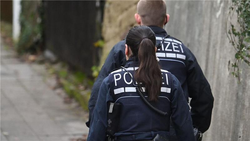 Medien: Ex-Schumacher-Manager Weber gefesselt und ausgeraubt Die Räuber stahlen laut Polizei Bargeld und Schmuck im Wert von mehreren Hunderttausend Euro und flüchteten unerkannt.