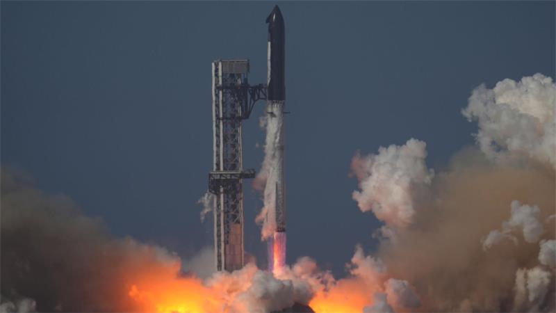 Die Rakete „Starship“ von SpaceX startet von der Starbase in Texas zu einem Testflug.
