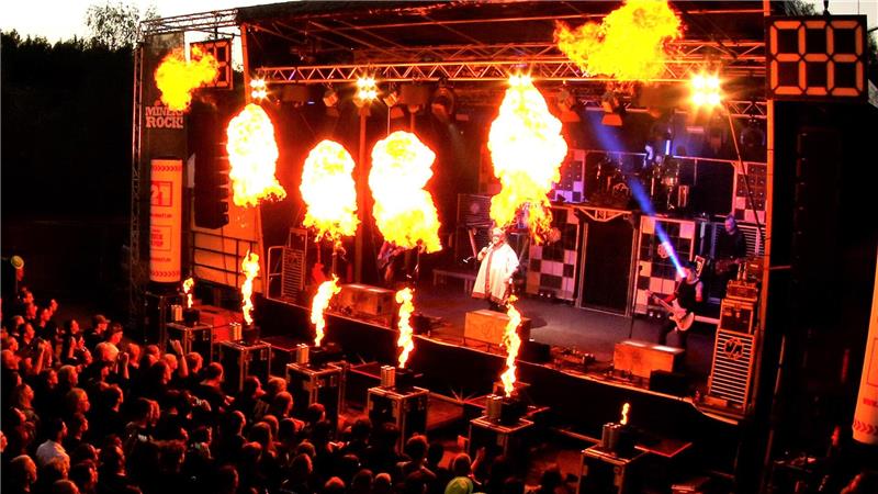 Drei Pfalz-Abende und drei Klangwelten Die Rammstein-Coverband Völkerball sorgt bei den Open Airs 2022 und 2023 am Rammelsberg für eine actionreiche Show.