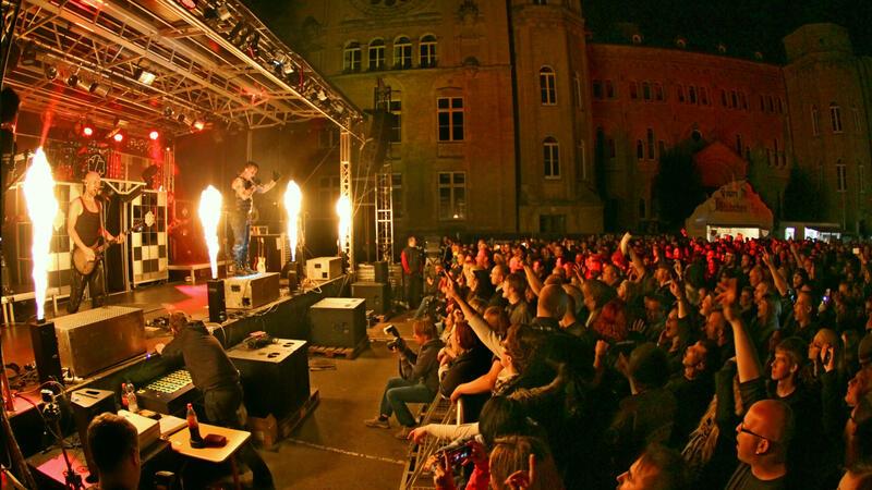 Die Rammstein-Tribute-Band Völkerball gehört zum Reigen illustrer Gruppen, die bereits auf den Brettern der Jungen Bühne standen.