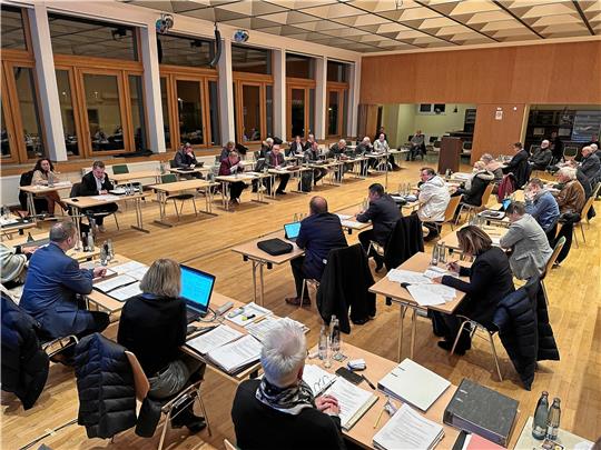 Die Ratsgruppe SPD/FDP hat den Verlust von Fademir Özdemir (hinten links) kompensieren können. Foto: Schlegel