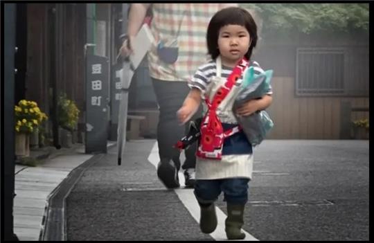 Die Reality-Serie „Old Enough“ gibt es jetzt auf Netflix. Foto: Netflix