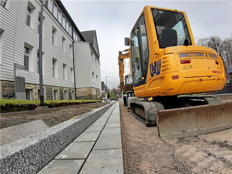 Sanierung der Clausthaler Erzstraße ist 190.000 Euro teurer Die Rechnung für die Sanierung der Erzstraße ist da: Die Kosten der Arbeiten haben sich um 190.000 Euro erhöht. Foto: GZ-Archiv