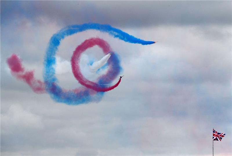 Folgen des Brexit: Formel-1-Teams hoffen auf Regierungshilfe Die Red Arrows, das Kunstfluggeschwader der britischen Luftwaffe (Royal Air Force) vor dem Start des Rennens.